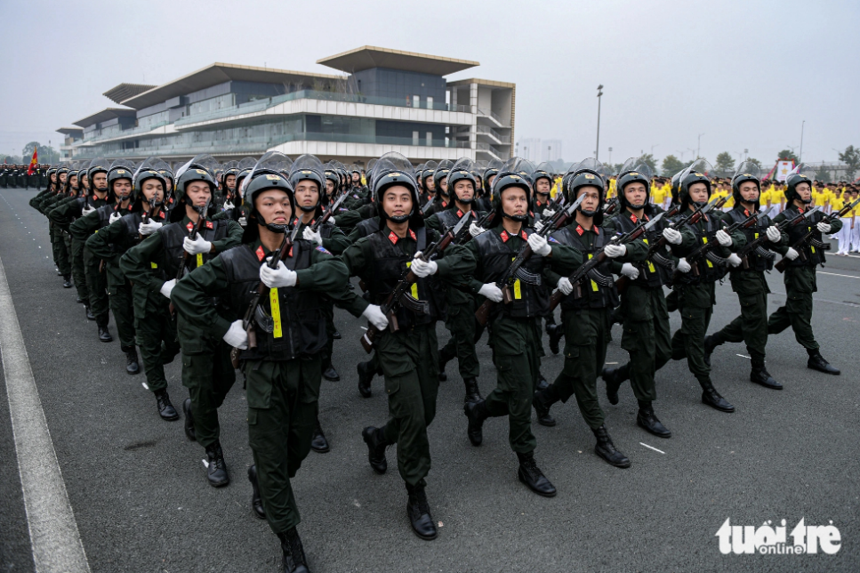 Anti-terrorism police forces take part in a rehearsed parade in Hanoi on March 31, 2024. Photo: Tuoi Tre