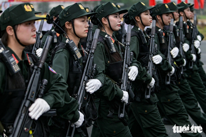 Female soldiers participate in a rehearsed parade in Hanoi on March 31, 2024. Photo: Tuoi Tre