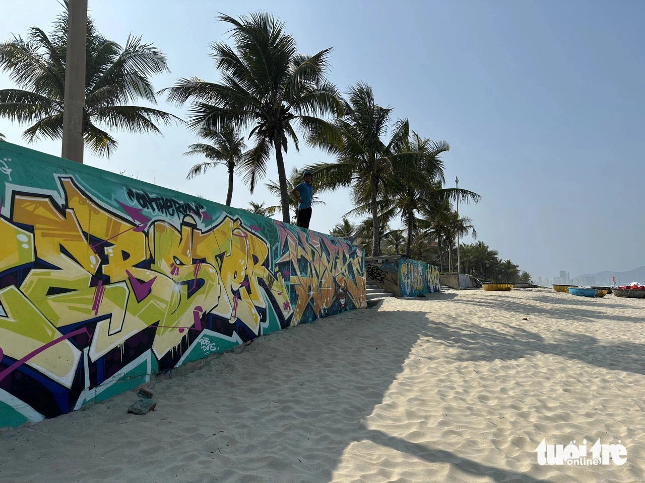 Da Nang beach defaced by graffiti