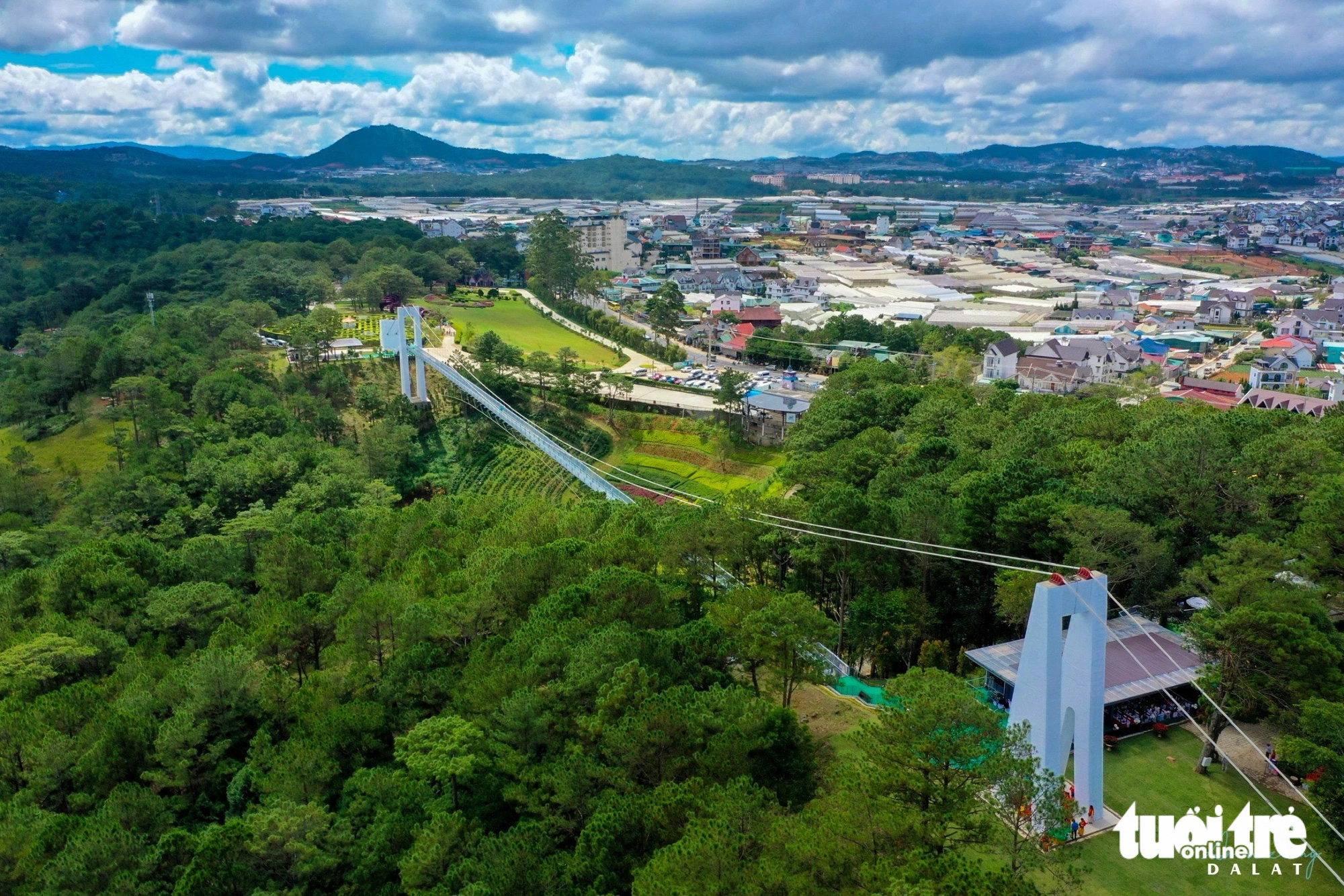 The Ngan Thong glass bridge offers a one-way route from Mong Mo Hill to Love Valley in Da Lat City, located in Lam Dong Province in the Central Highlands, Vietnam. Photo: Tuoi Tre