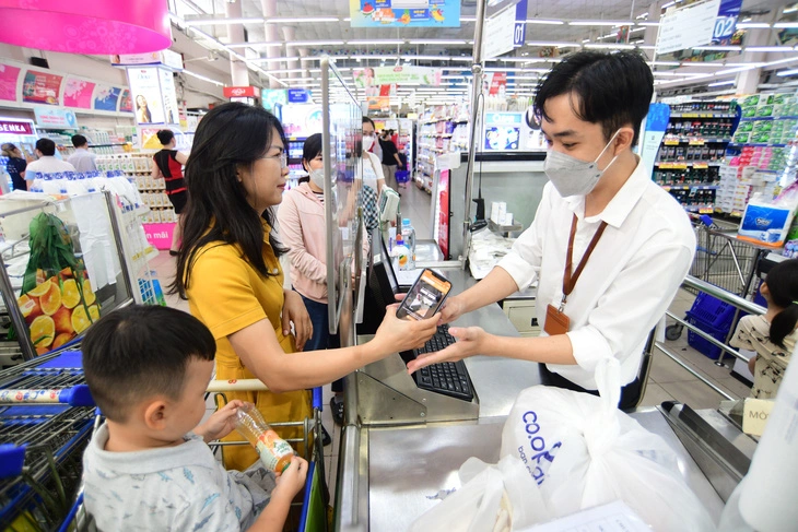 Vietnamese boost international spending, e-commerce confidence: data