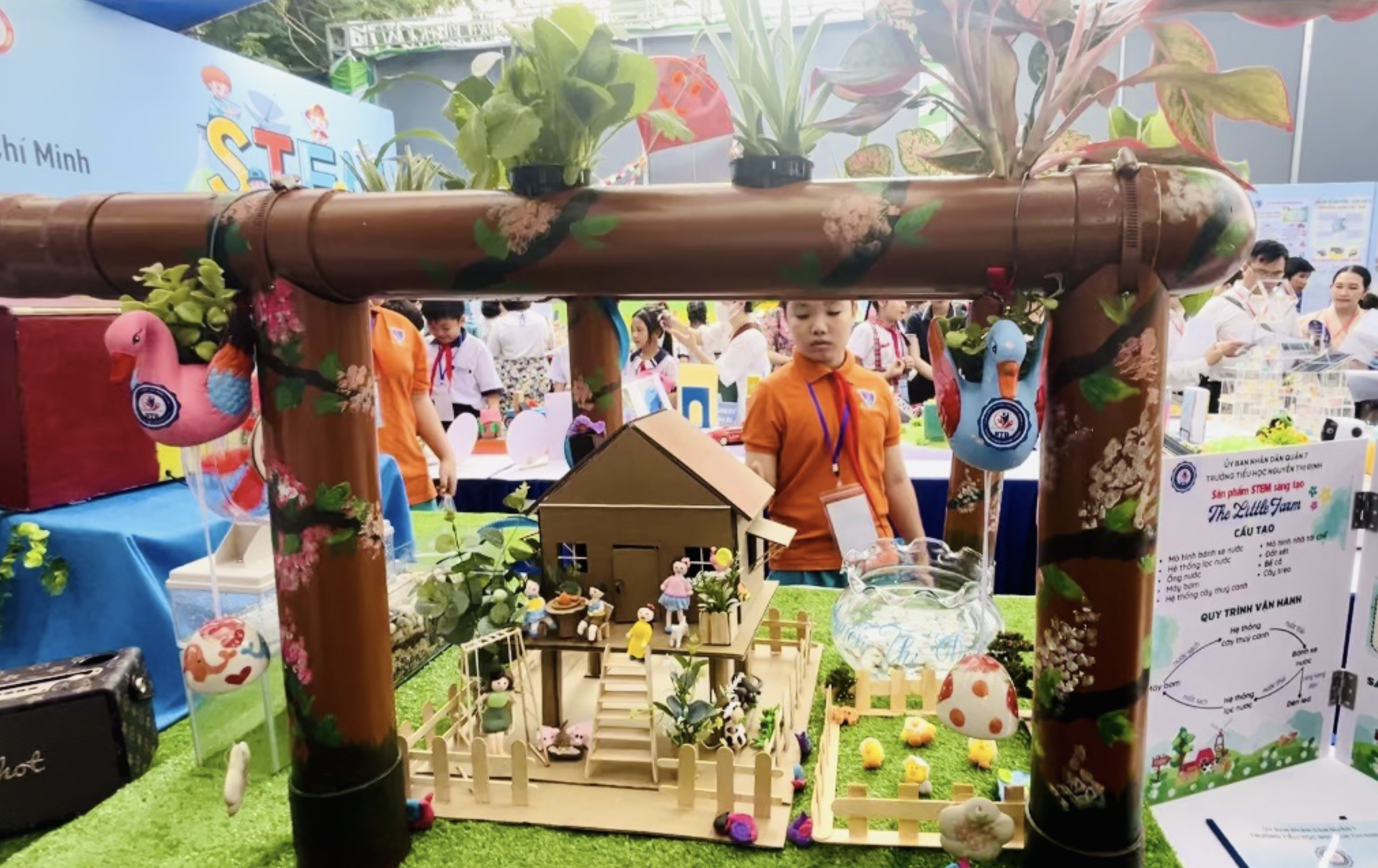 Ho Chi Minh City elementary school students create eye-opening smart garden model