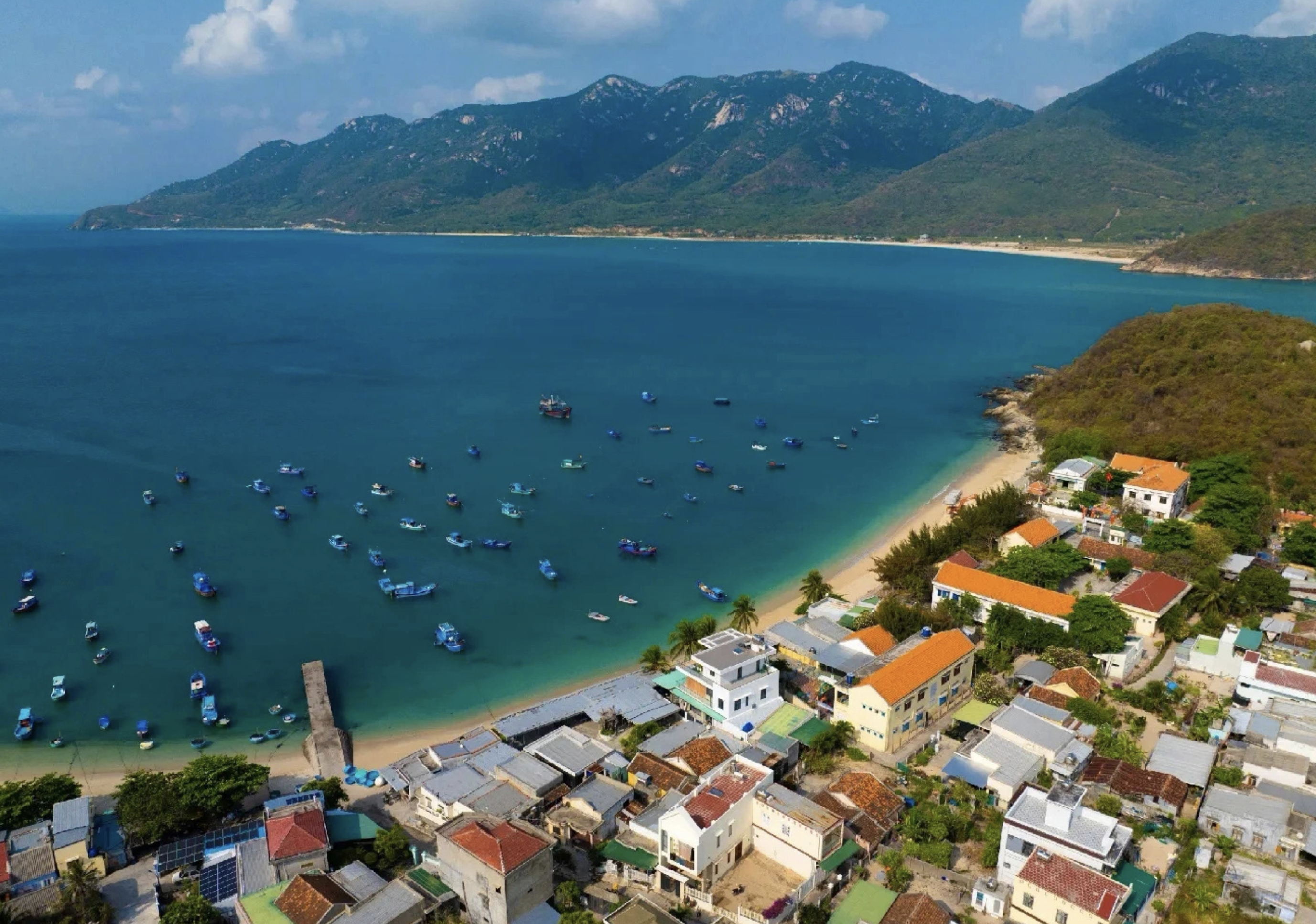 Vietnamese fishing village’s wildness captivates tourists
