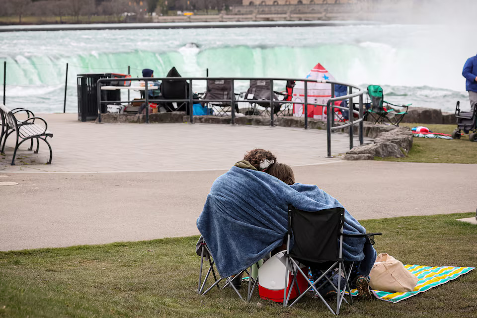 Tourists sleep next to the Horseshoe Falls, ahead of the Solar Eclipse that will take place across parts of the United States and Canada, at Niagara Falls, New York, U.S., April 8, 2024. Photo: Reuters