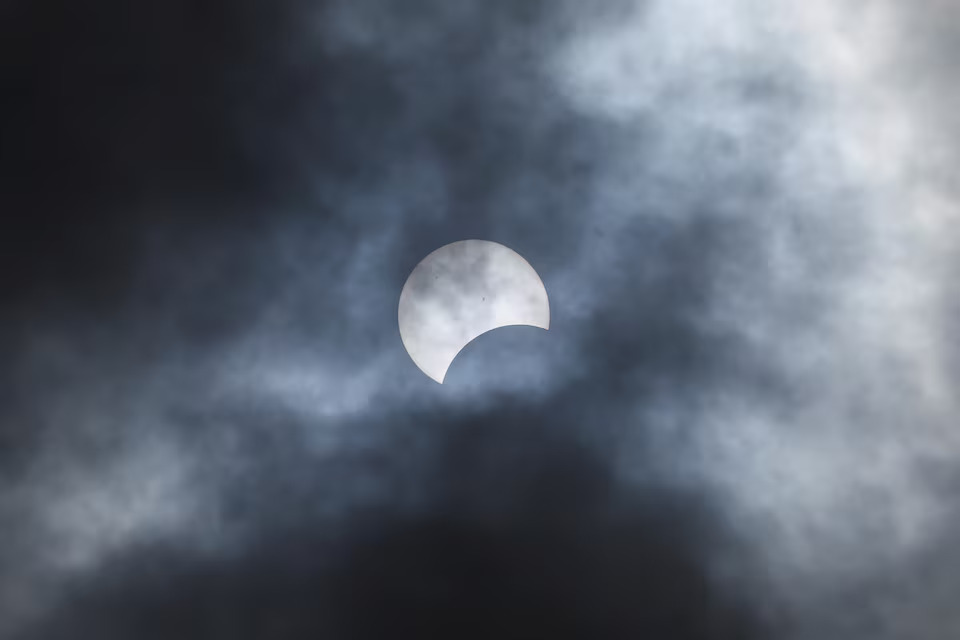 The moon partially eclipses the sun, ahead of a total solar eclipse where the moon will blot out the sun, at Niagara Falls, New York, U.S. April 8, 2024. Photo: Reuters