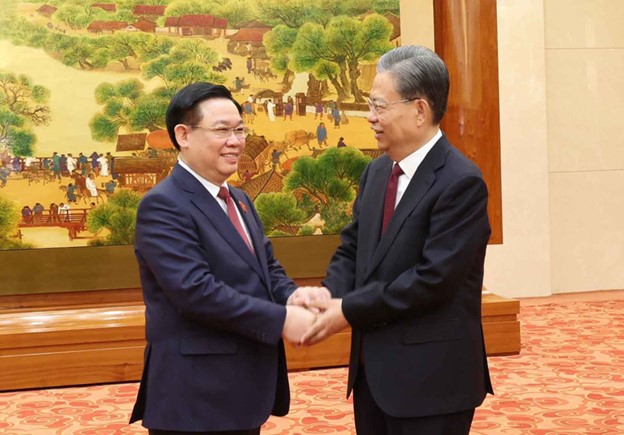 Vietnam, China pledge to give priority to each other, boost all-round cooperation