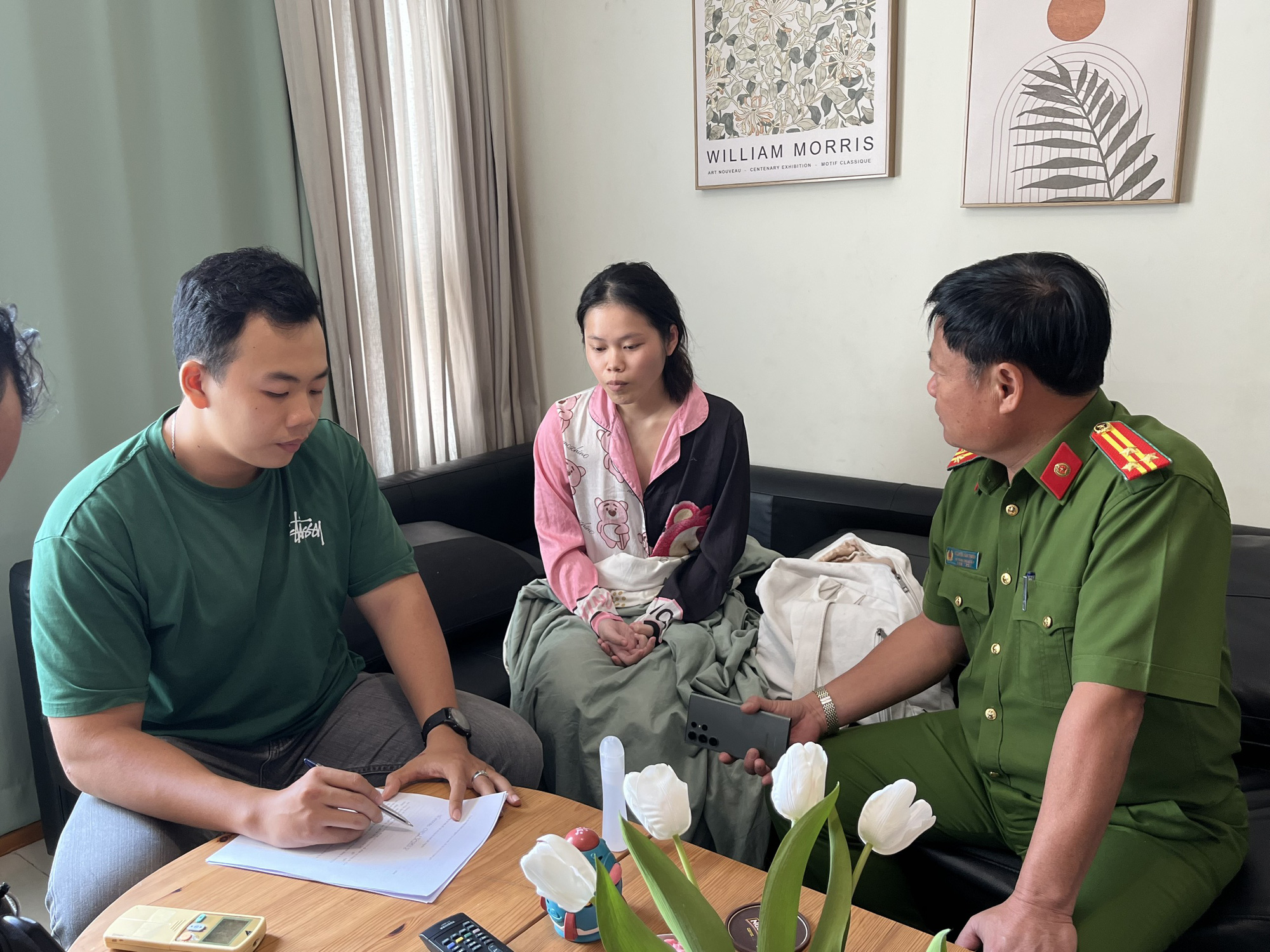 Police officers query 21-year-old Pham Huynh Nhat Vi at Saigon Pearl apartment building in Ward 22, Binh Thanh District, Ho Chi Minh City, April 8, 2024. Photo: Supplied