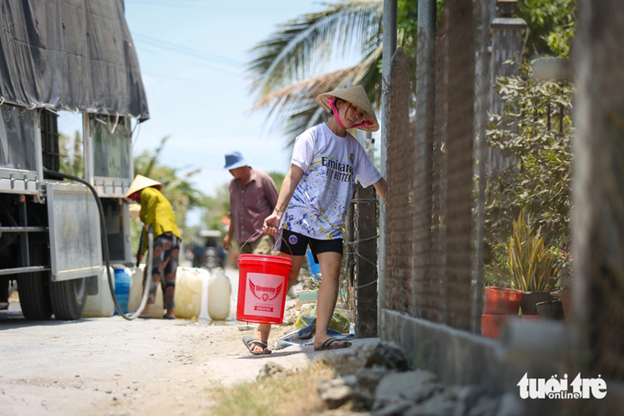 Vietnamese PM orders sufficient water supply amid prolonged saline intrusion in Mekong Delta