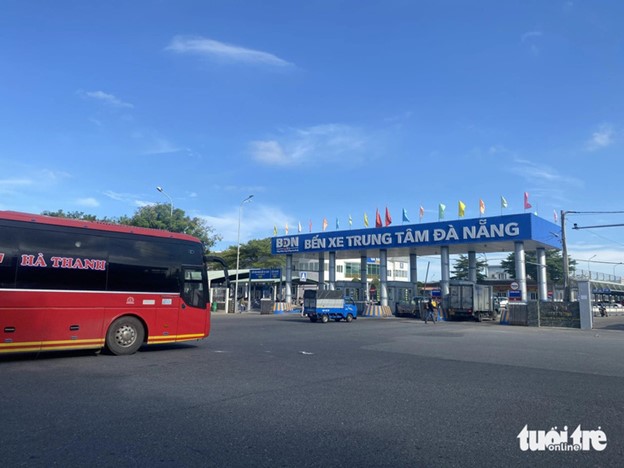 Bus routes between Da Nang City and Quang Nam Province will help improve the connection between the two localities. Photo: Truong Trung / Tuoi Tre