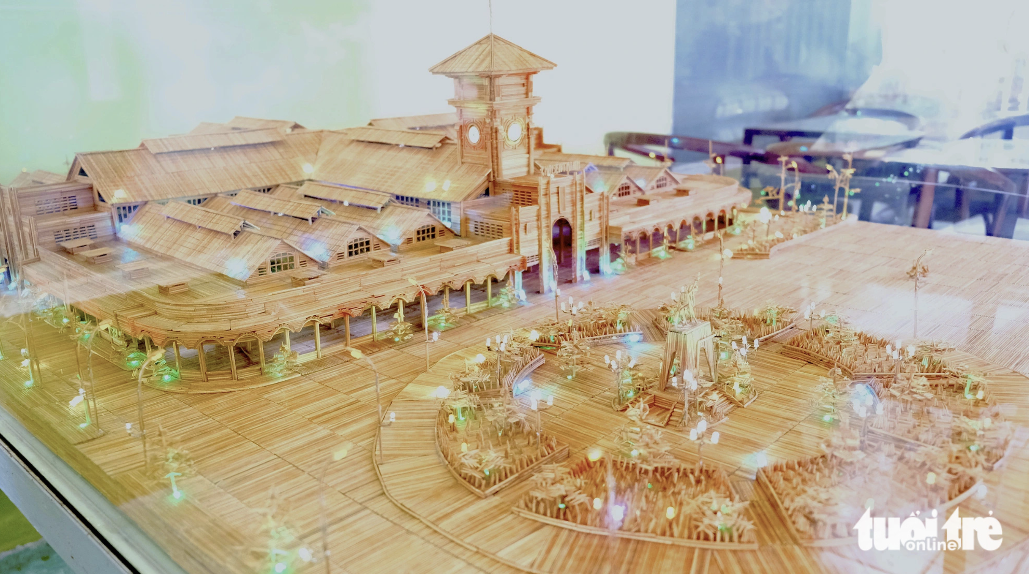 A model of the renowned Ben Thanh Market made of bamboo toothpicks. Photo: Dang Tuyet / Tuoi Tre