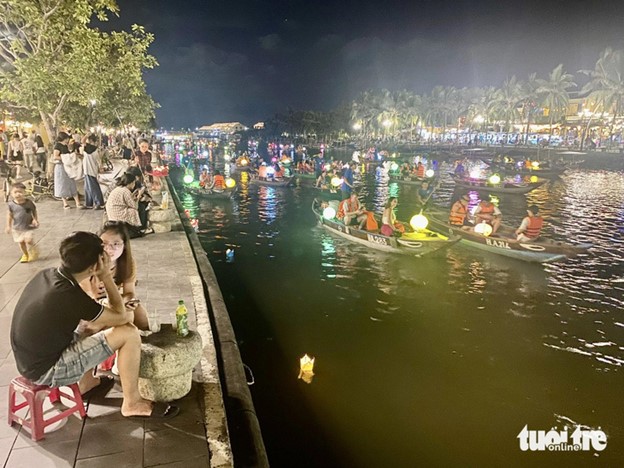 Tourists visit Hoi An City in Quang Nam Province, central Vietnam. Photo: Truong Trung / Tuoi Tre