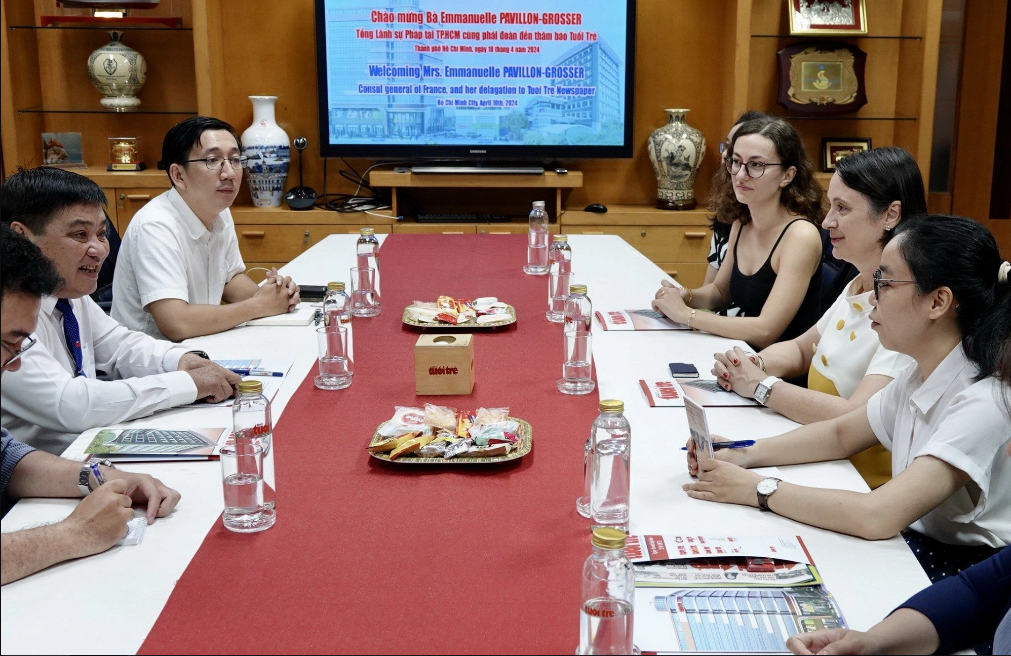 French consul general in Ho Chi Minh City visits Tuoi Tre headquarters