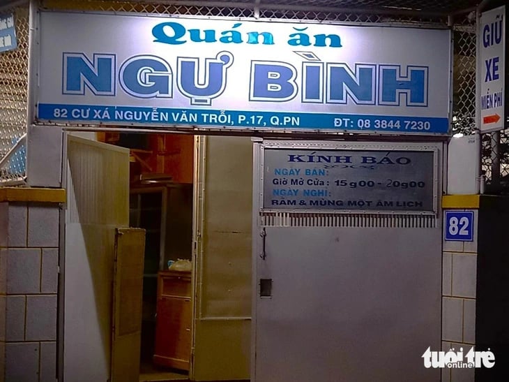 The entrance of Ngu Binh restaurant in Phu Nhuan District, Ho Chi Minh City at VND105,000 (US$4.21). Photo: Ho Lam / Tuoi Tre