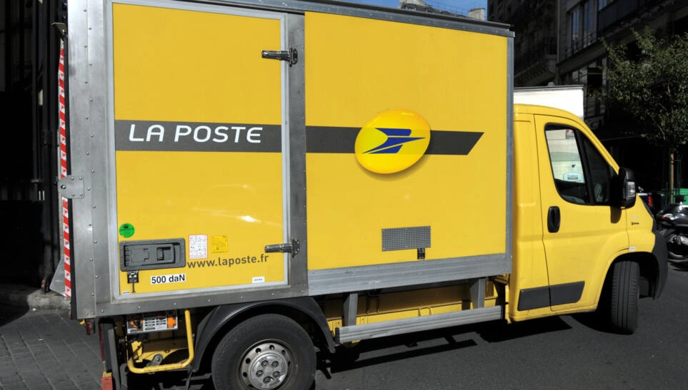 France's post office to scrap letters for food deliveries
