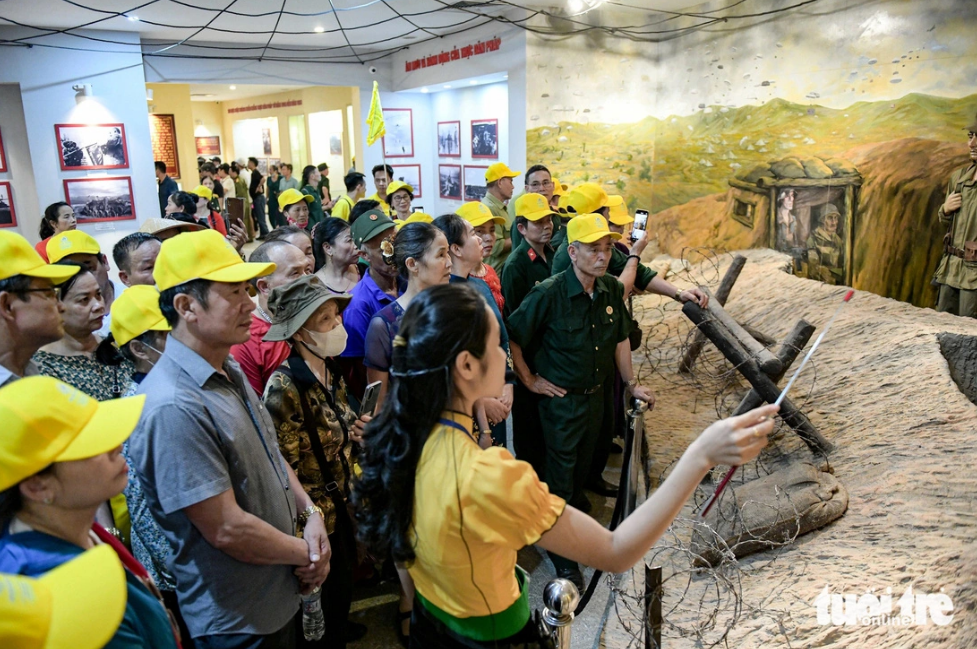 An exhibit area at the Dien Bien Phu Historical Victory Museum in Dien Bien Province, northern Vietnam is packed with visitors. Photo: Tuoi Tre
