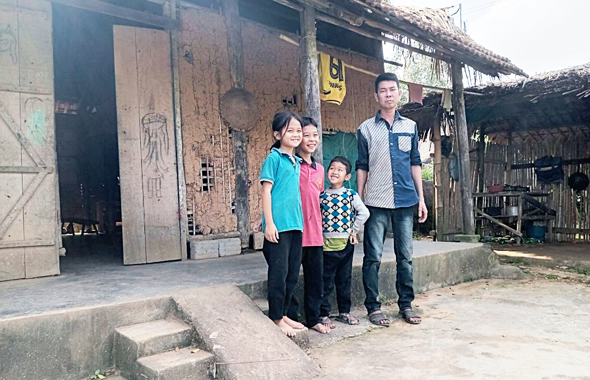 Thanh Long, Ngoc Hoa, and Minh Tan with their deceased father when he was still alive. Photo: Supplied