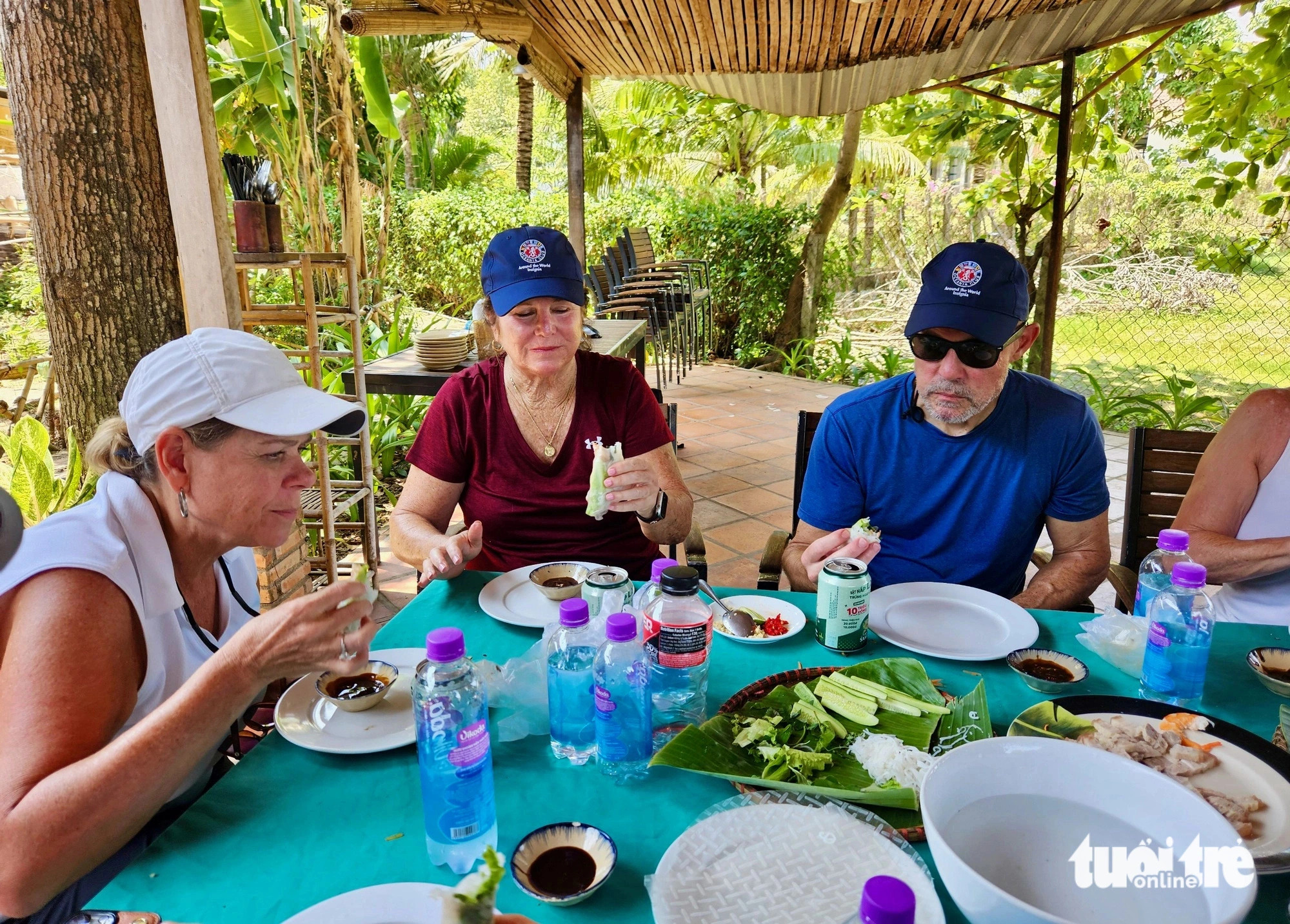 International travelers enjoy the Vietnamese dishes they made themselves at a culinary class in Nha Trang City, Khanh Hoa Province, south-central Vietnam. Photo: Minh Chien / Tuoi Tre