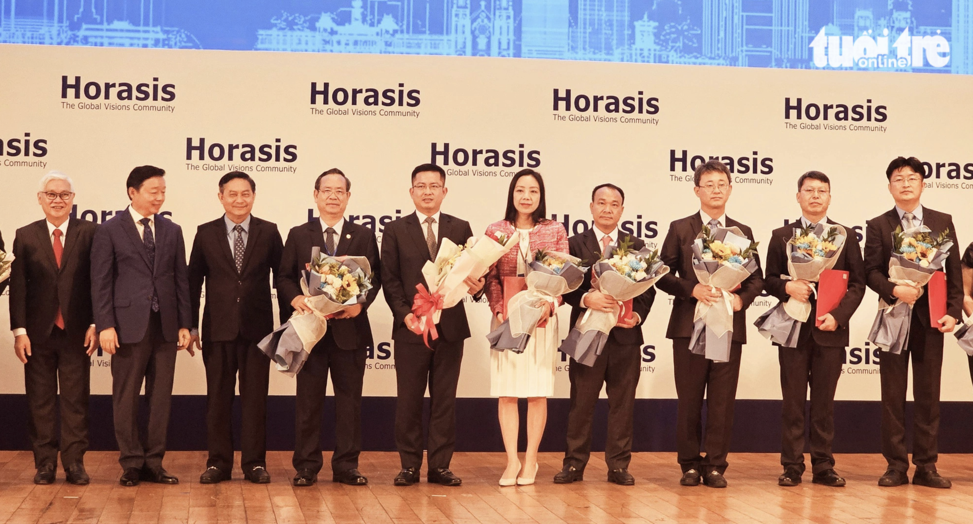Many projects receive investment certificates at Horasis China Meeting in Vietnam’s Binh Duong