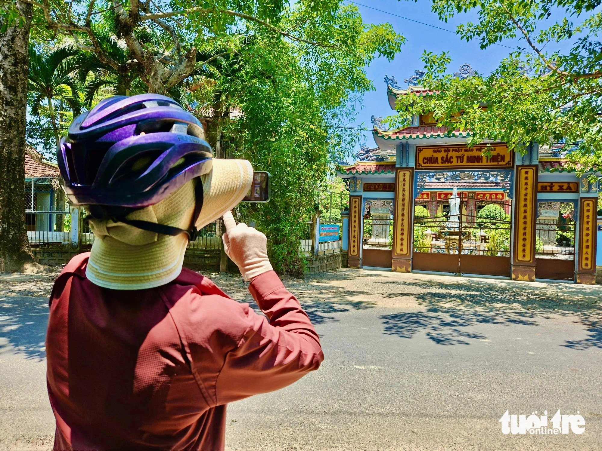 A foreign visitor photographs a pagoda in a rural area of Nha Trang City, Khanh Hoa Province, south-central Vietnam. Photo: Minh Chien / Tuoi Tre