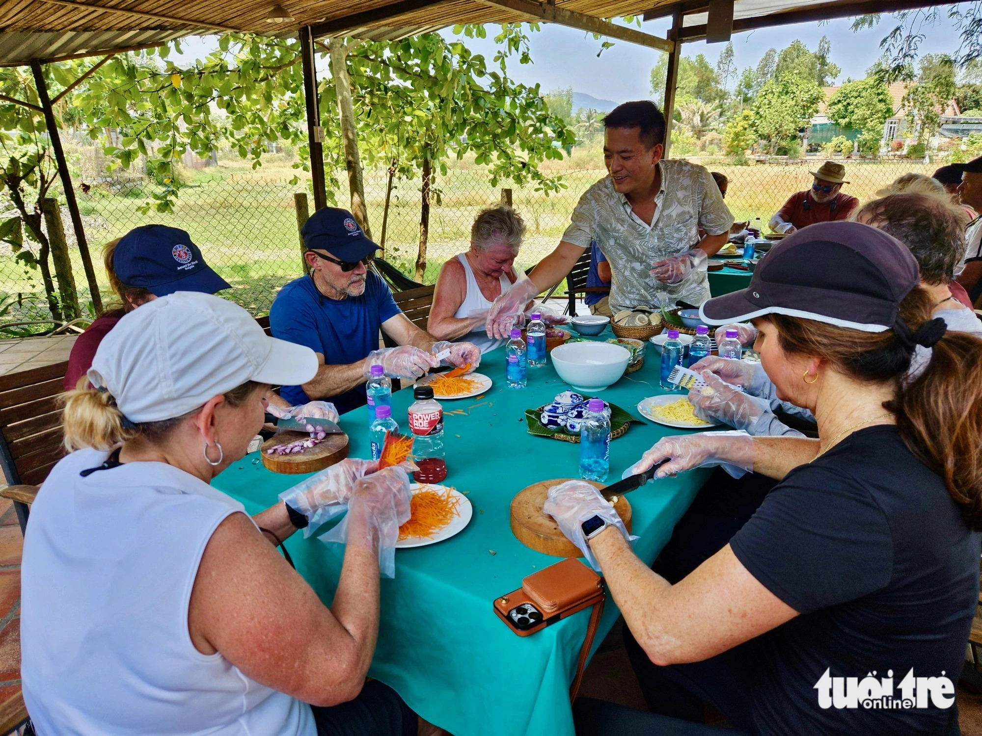 This image shows a culinary class organized for international travelers as part of their countryside tour in Nha Trang City, Khanh Hoa Province, south-central Vietnam. Photo: Minh Chien / Tuoi Tre