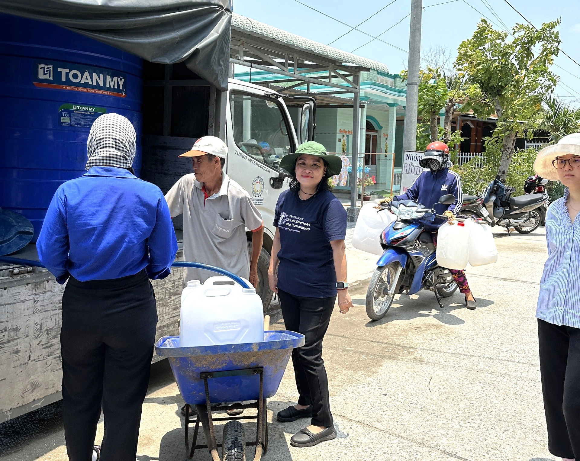 Ho Chi Minh City university donates 180cbm of fresh water to Vietnam’s drought-ridden Long An