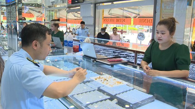 Market surveillance officers check products at a local gold shop. Photo: Supplied