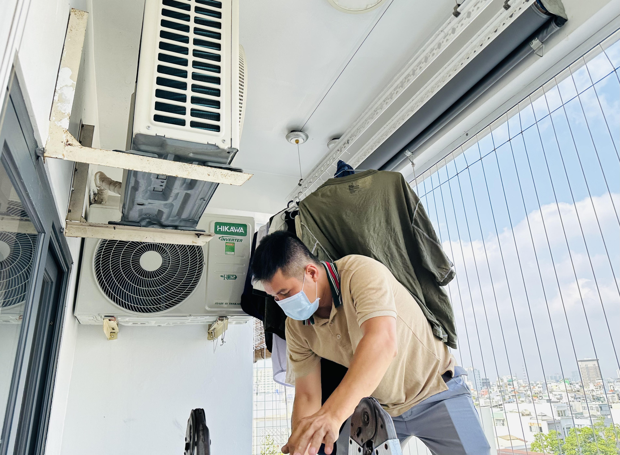 AC technicians profit from high demand in sweltering Ho Chi Minh City