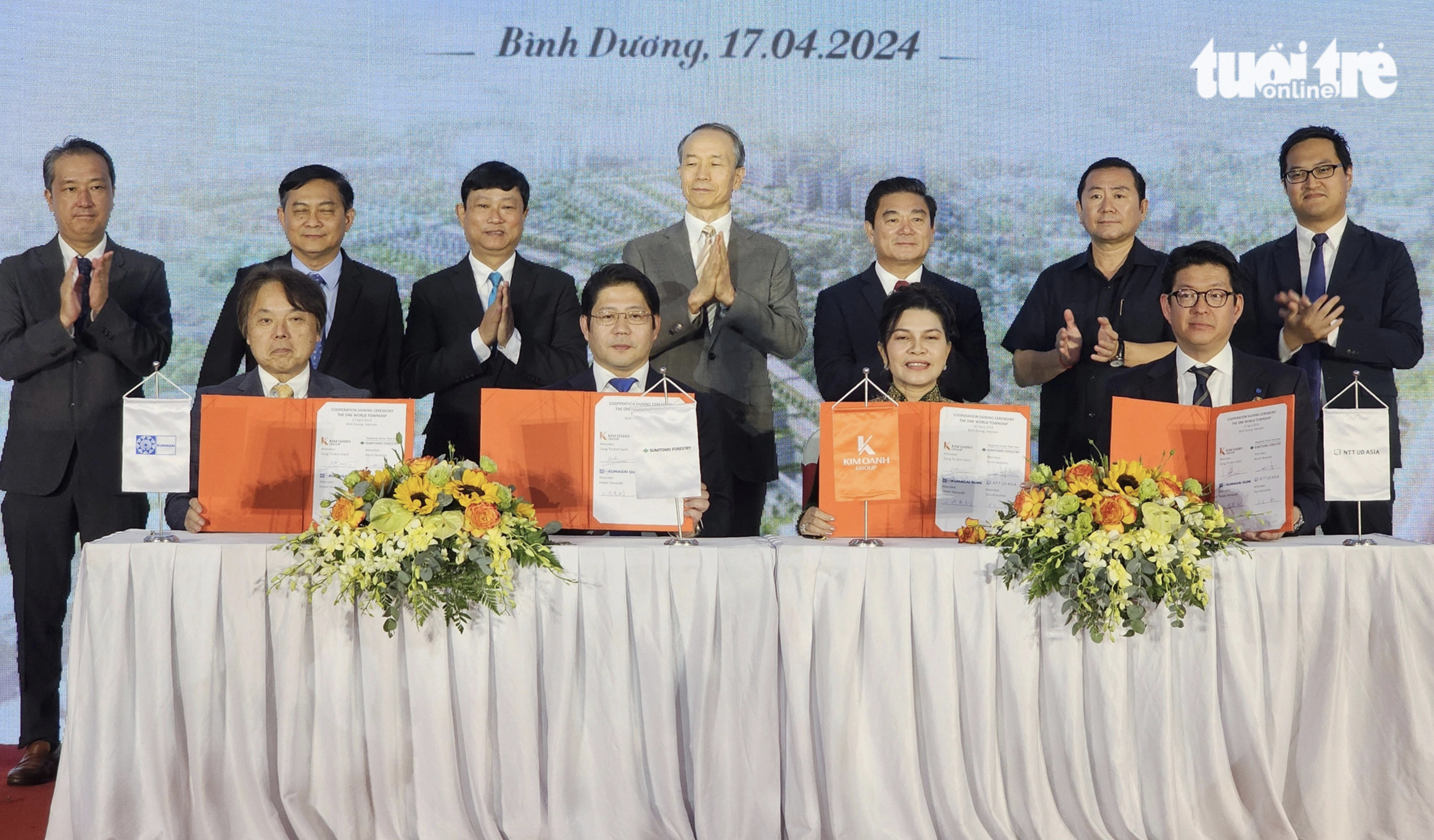 Japanese firms and a Vietnamese company sign a deal to develop the US$1-billion ‘The One World’ urban area project in Binh Duong Province. Photo: Ba Son / Tuoi Tre