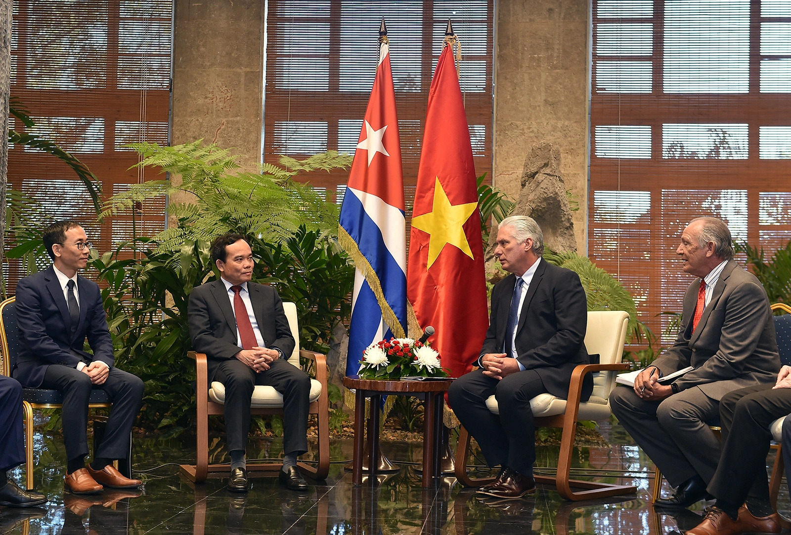 Senior Cuban officials offered their thanks to Vietnam for providing Cuba with tremendous support. Photo: VGP