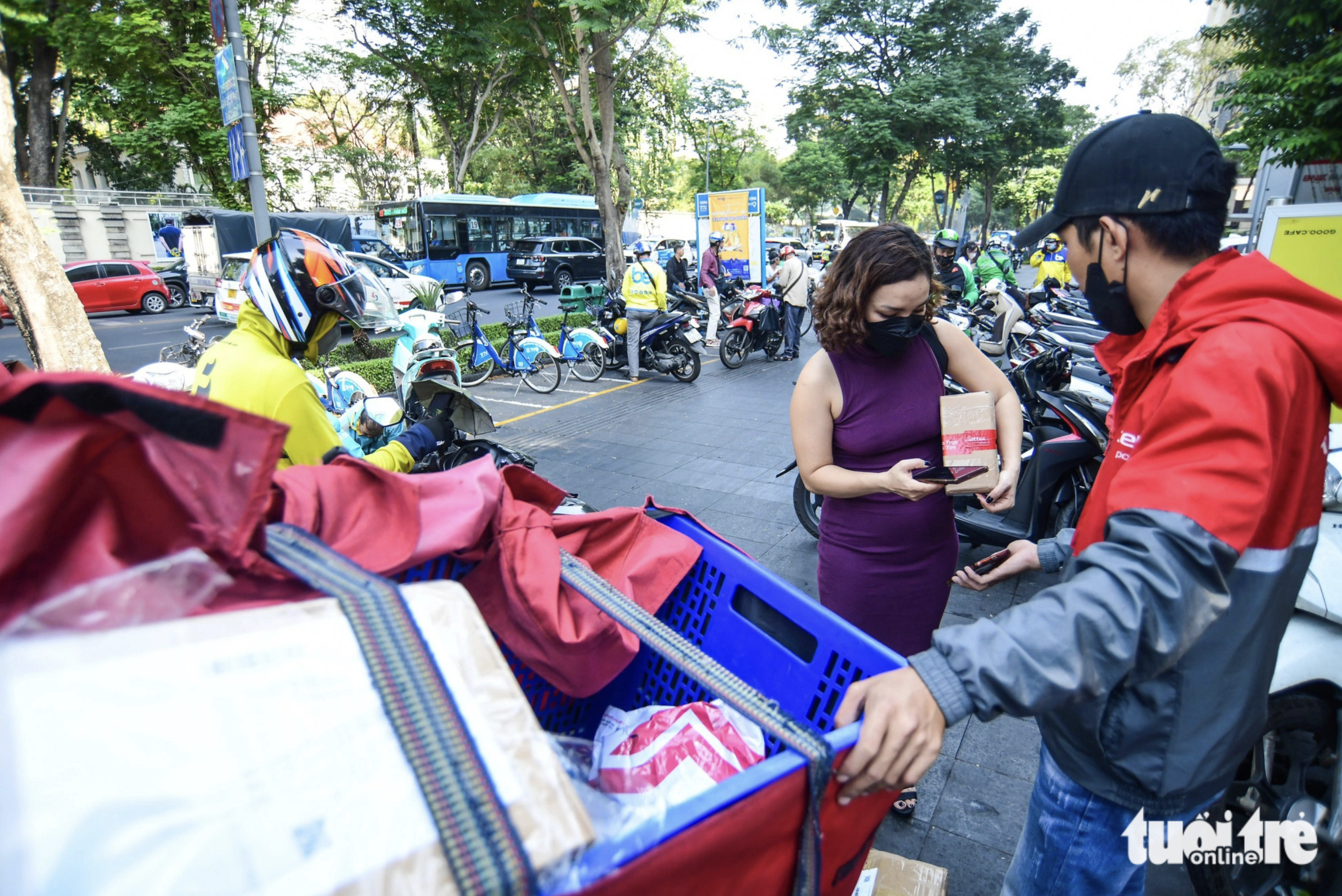 Ho Chi Minh City takes action against bad driving behaviors among delivery workers