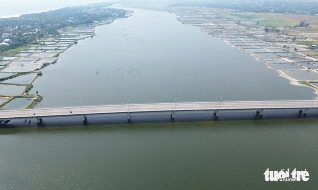 The Truong Giang Bridge crosses the Truong Giang River. Photo: Le Trung / Tuoi Tre