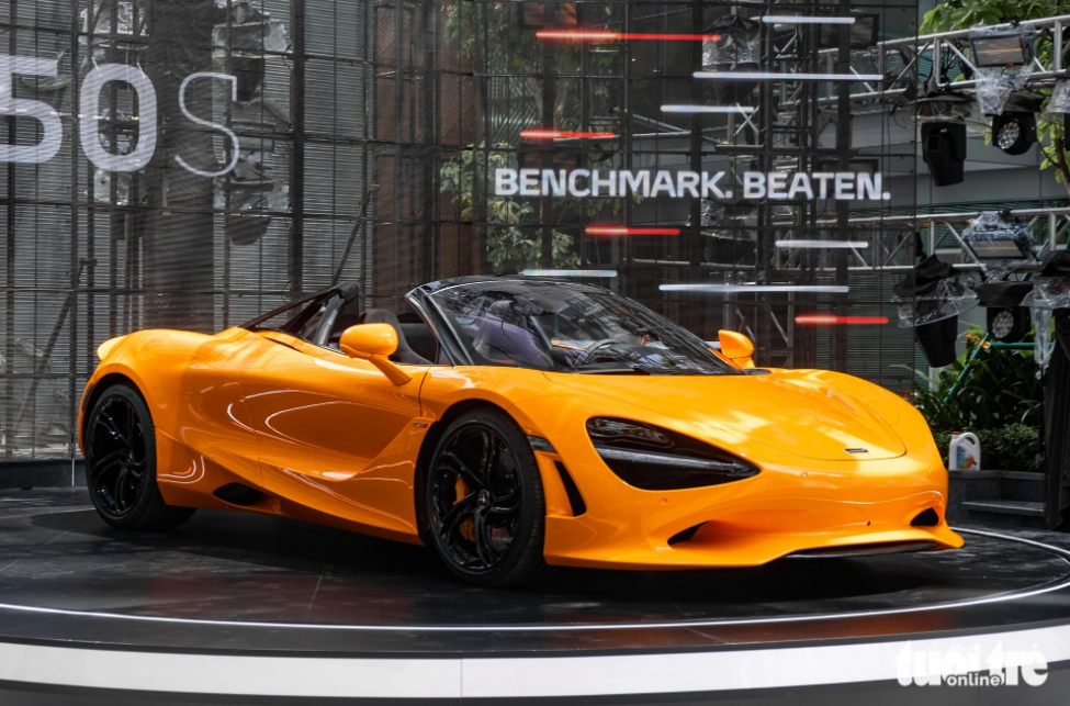 In Vietnam, entrepreneur Hoang Kim Khanh placed an order for a McLaren 750S Spider car in July 2023. Photo: Tuoi Tre