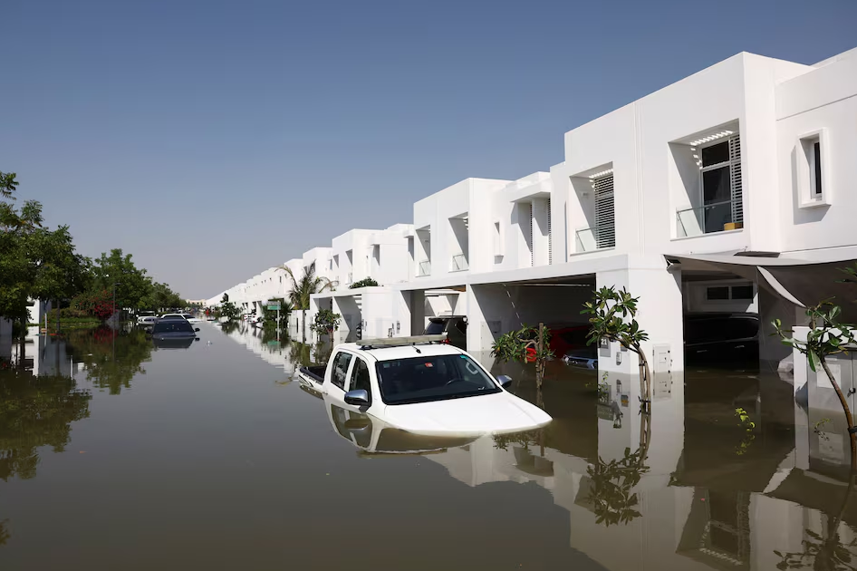Cars lie partially submerged in water at a residential complex following heavy rainfall, in Dubai, United Arab Emirates, April 18, 2024. Photo: Reuters
