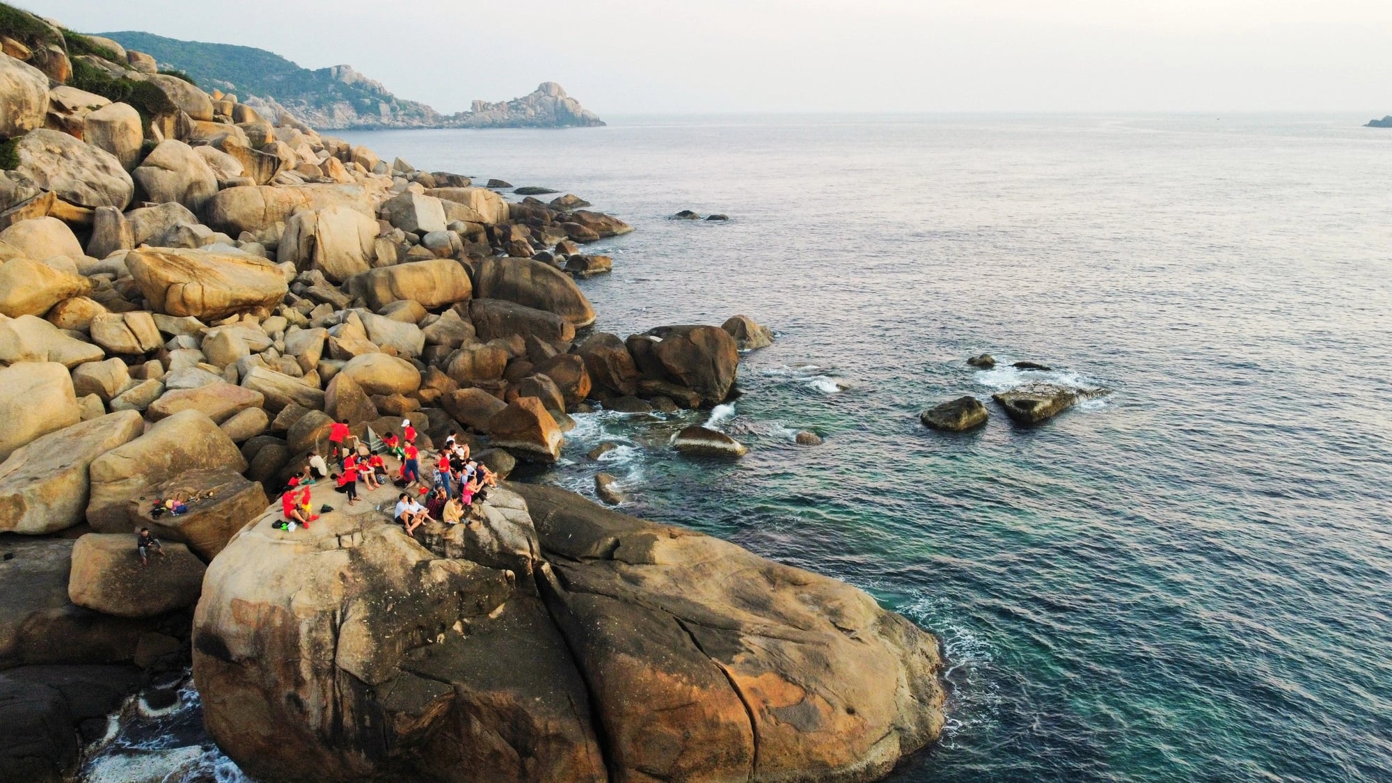 A group of tourists admire the sunrise at Doi Cape, Vietnam mainland's easternmost point in Van Ninh District, Khanh Hoa Province, central Vietnam. Photo: Tran Hoai