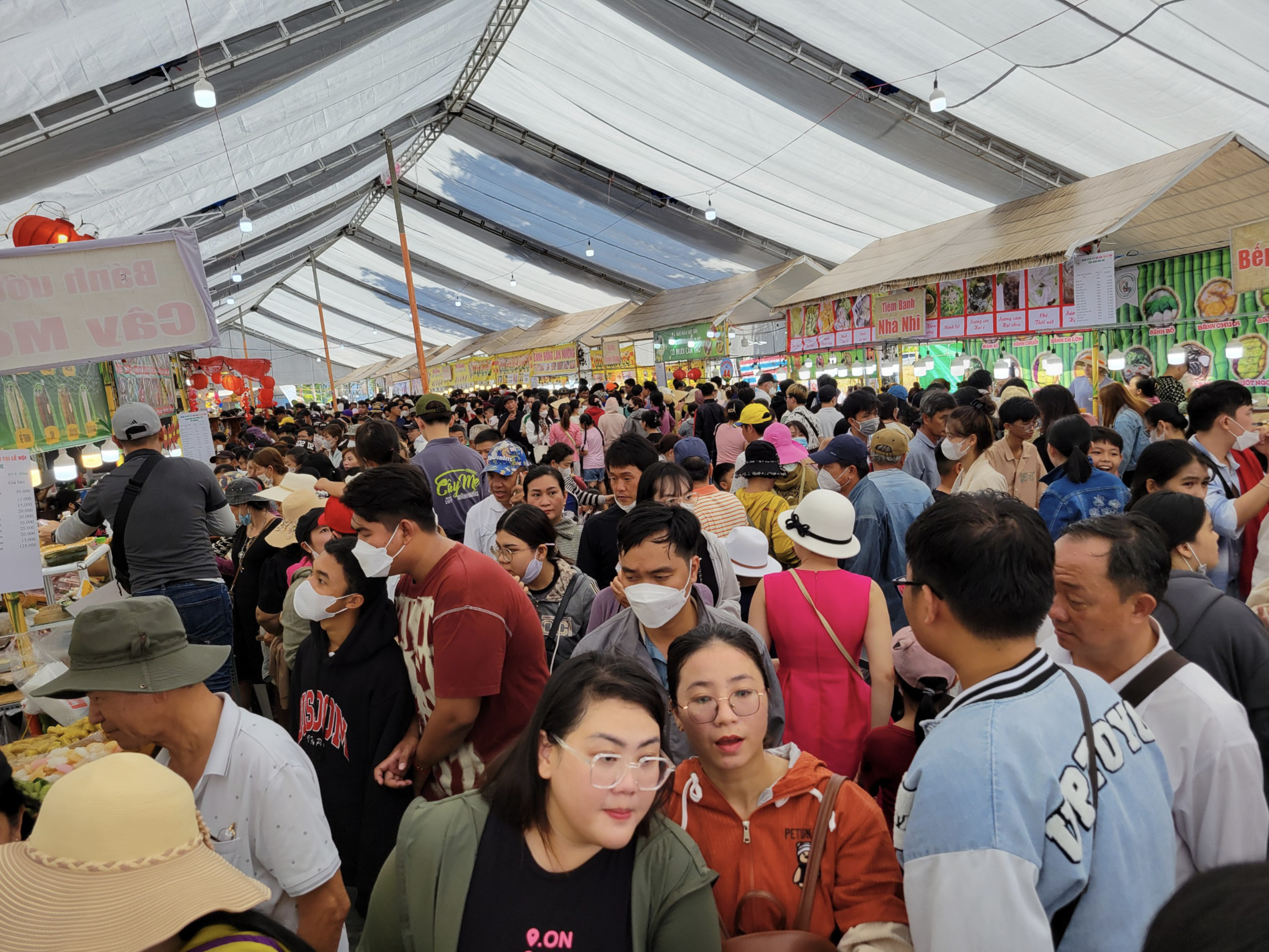 Folk cake fest draws 870,000 visitors in Vietnam's Can Tho