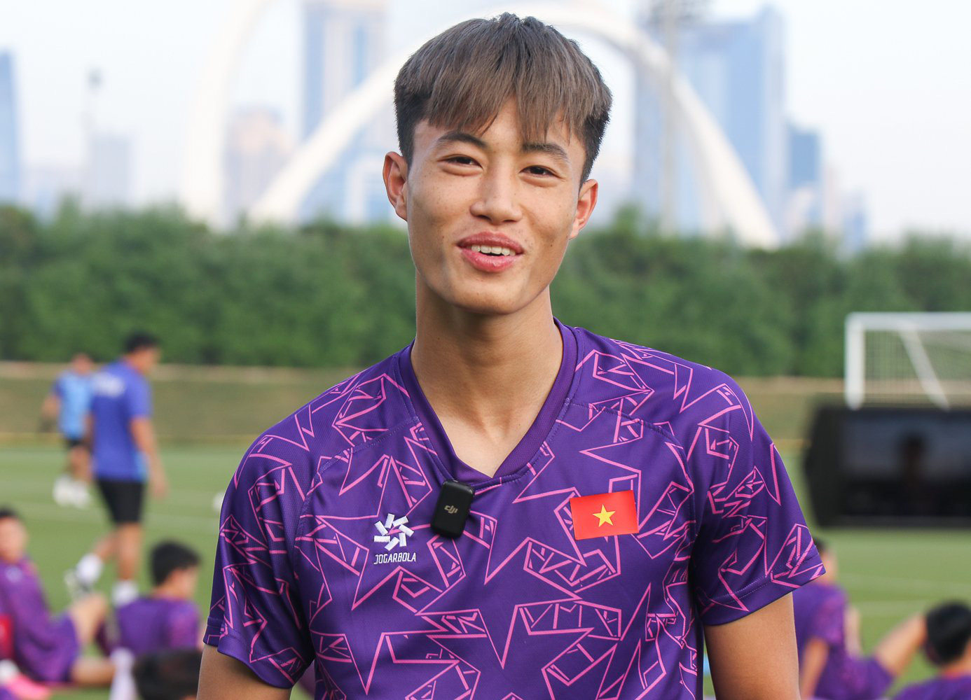 Vietnamese midfielder Nguyen Van Truong gives an interview before a training session at the AFC U23 Asian Cup 2024 in Qatar, April 21, 2024. Photo: Vietnam Football Federation