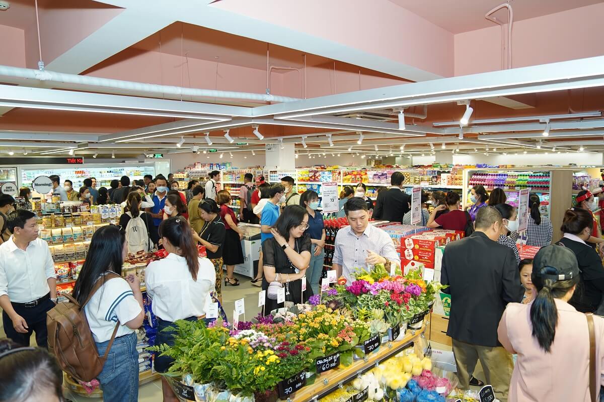 WinMart Phu My Hung is bustling with shoppers.