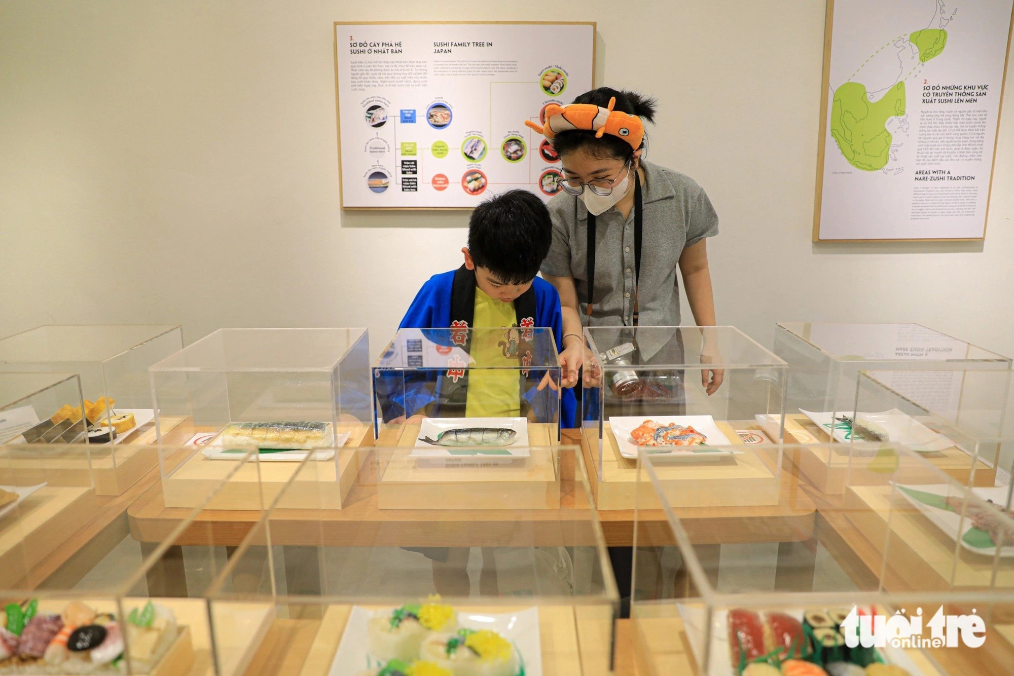 The Japanese sushi exhibition will continue until May 5. Photo: Danh Khang / Tuoi Tre