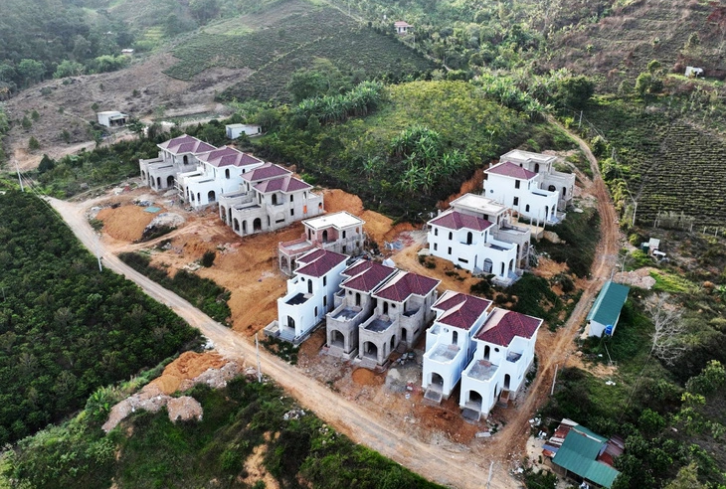 Construction ministry cracks down on 22 illegally built villas in Vietnam’s Lam Dong