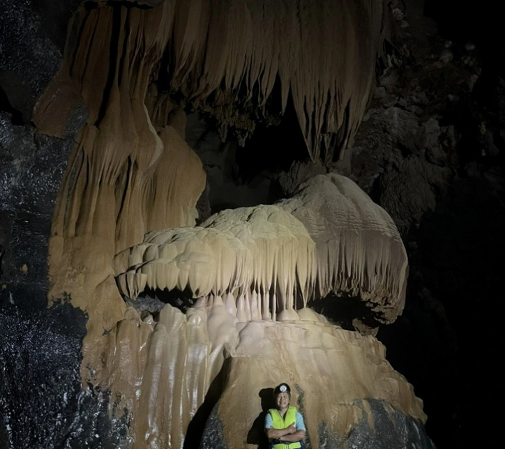 Stalactites inside Lu Cave in Quang Binh Province. Photo: Tr.Tuan / Tuoi Tre