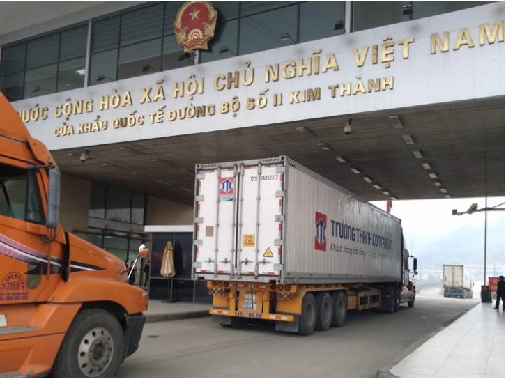 Over 100 Vietnamese cargo vehicles have been kept in China since early 2023
