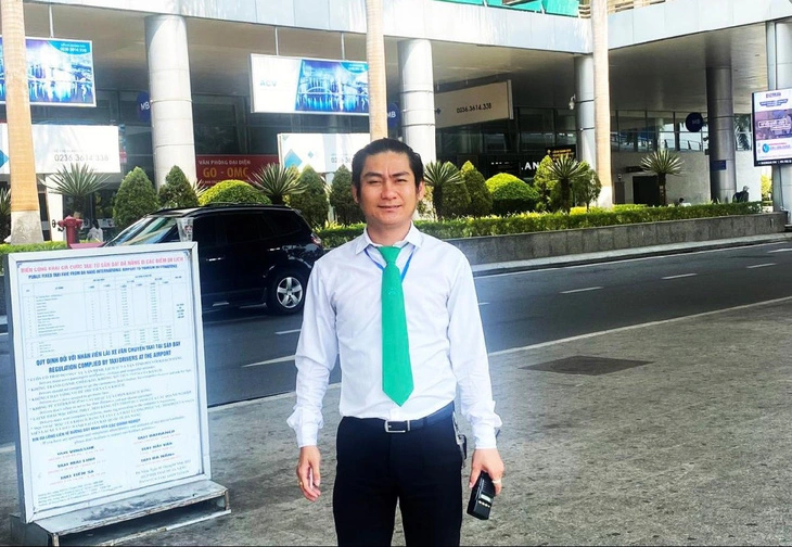 Taxi firm staff commended for returning $12,500 to passenger at Da Nang airport