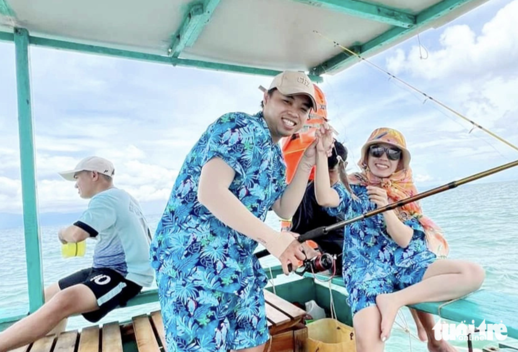 Visitors are exhilarated with fishing on Phu Quoc Island. Photo: Chi Cong / Tuoi Tre