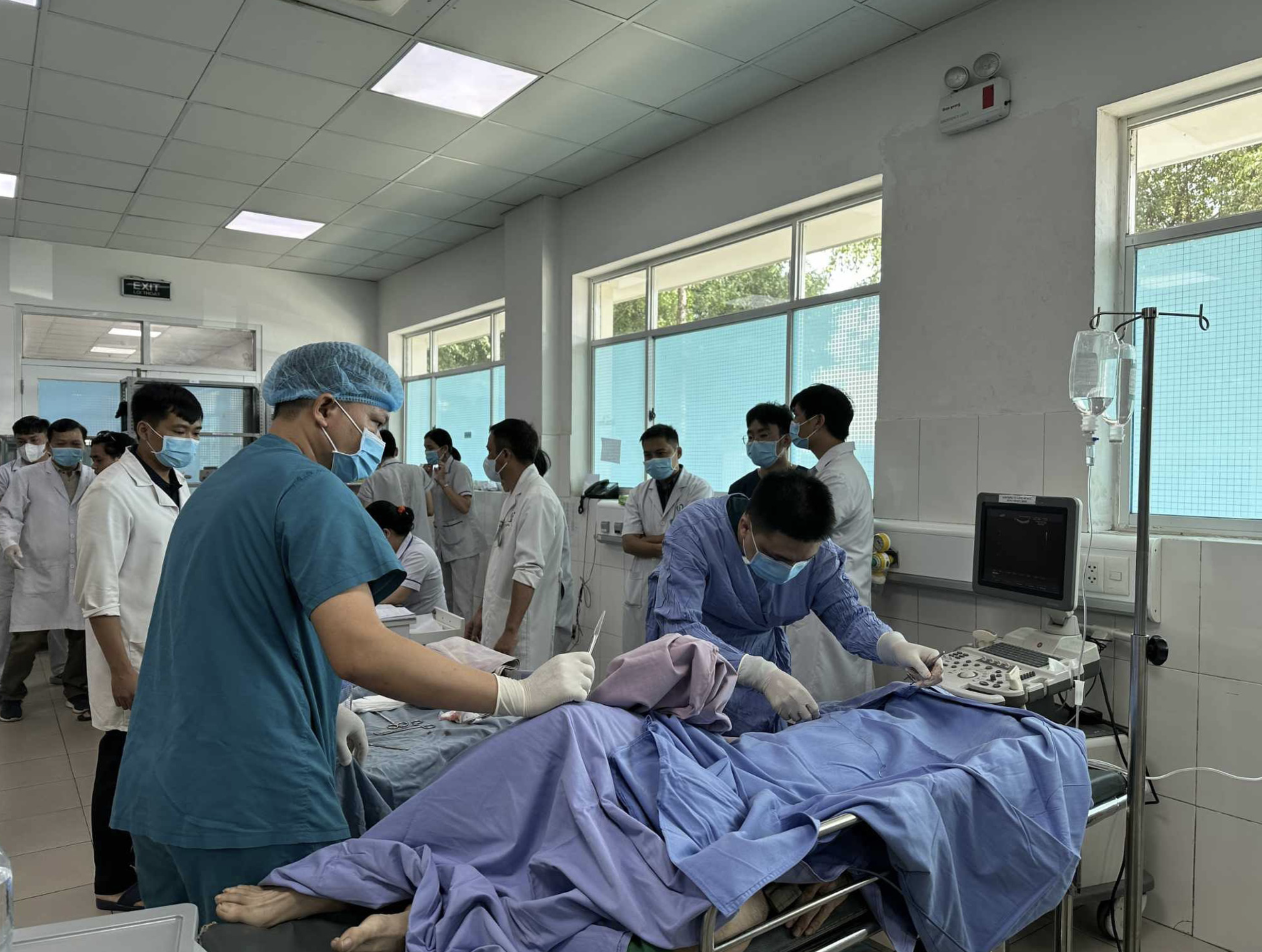 The injured in a boiler explosion at a wood production company in Dong Nai Province on May 1, 2024 receive emergency treatment. Photo: Supplied