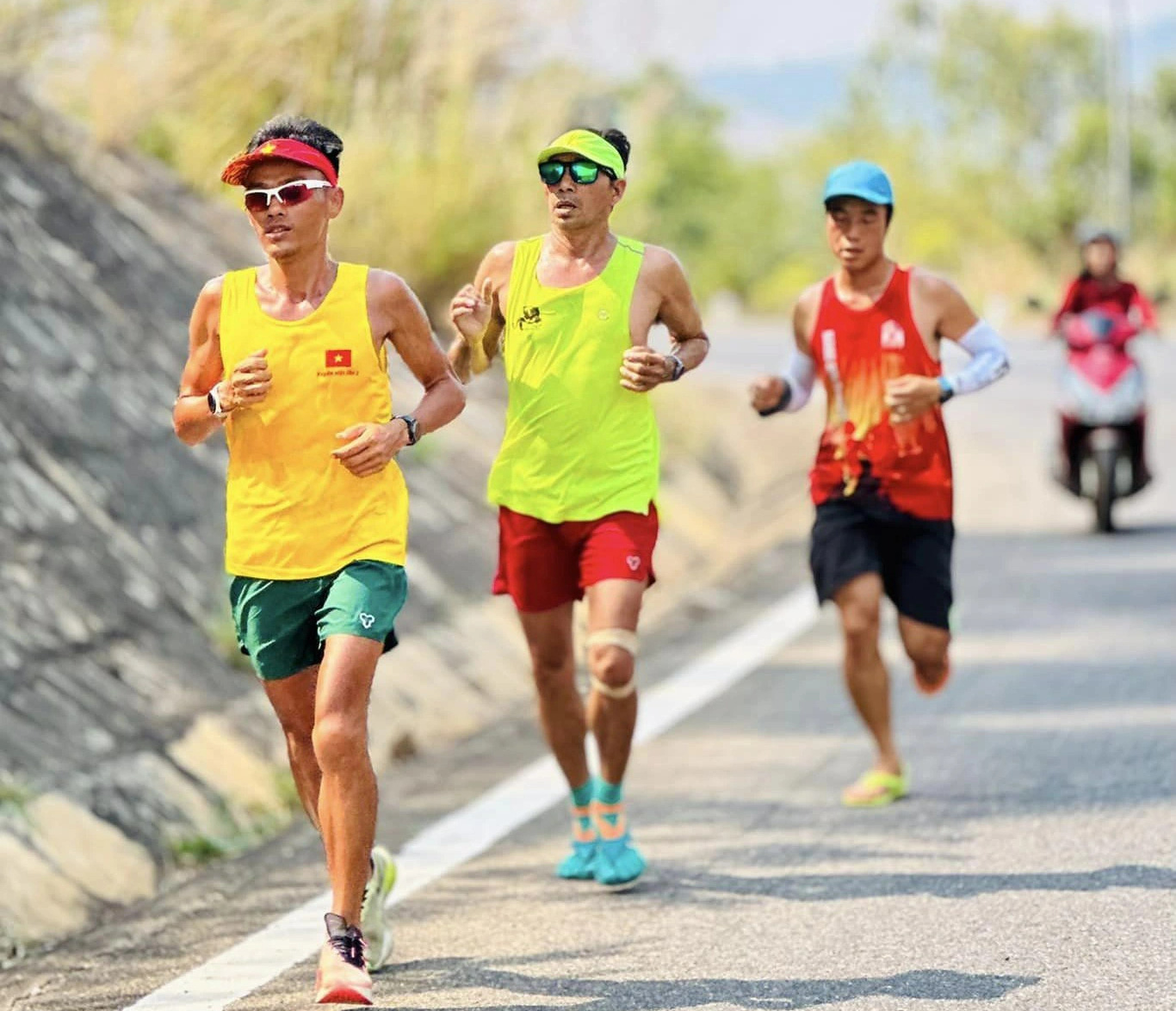 Retired Vietnamese runner concludes remarkable 1,800km run from Hanoi to Ho Chi Minh City