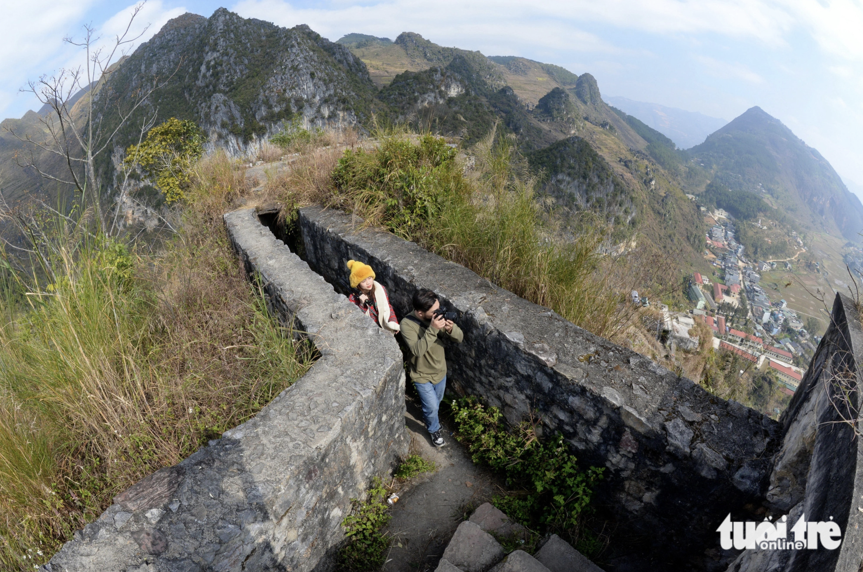 Visitors explore Cao (High) Military Post in Ha Giang Province. Photo: T.T.D. / Tuoi Tre