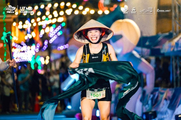 Vietnamese runner Ha Thi Hau wins trail race in Thailand