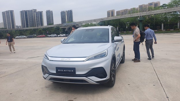 World’s largest EV producer to open 15 showrooms in Vietnam next month