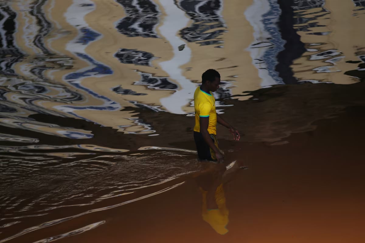 A man walks in a flooded street at the city center after people were evacuated in Porto Alegre, Rio Grande do Sul state, Brazil, May 5, 2024. Photo: Reuters
