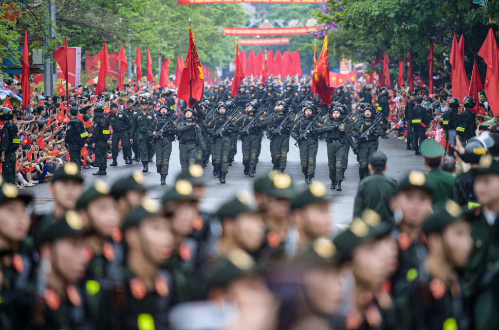 Armed forces parade in formation at a ceremony to mark the 70th anniversary of  the Dien Bien Phu victory on May 7, 2024. Photo: Nam Tran / Tuoi Tre
